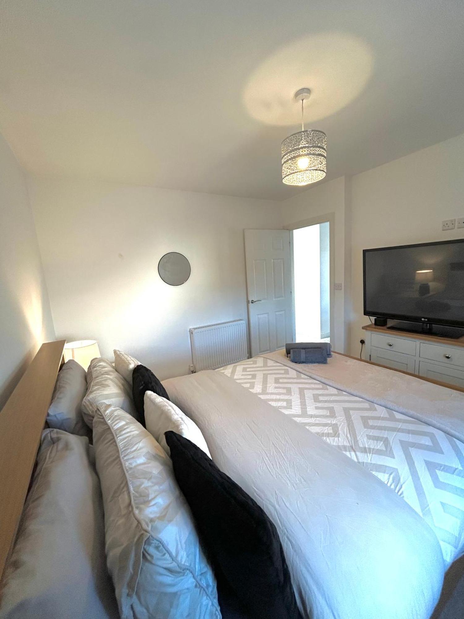 Luxury Countryside Stay - Waters Upton, Telford Exterior photo